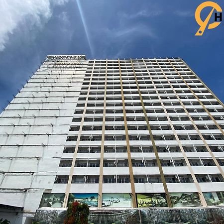 Hozby Skyview Setiabudi Suites Sunggal Bagian luar foto